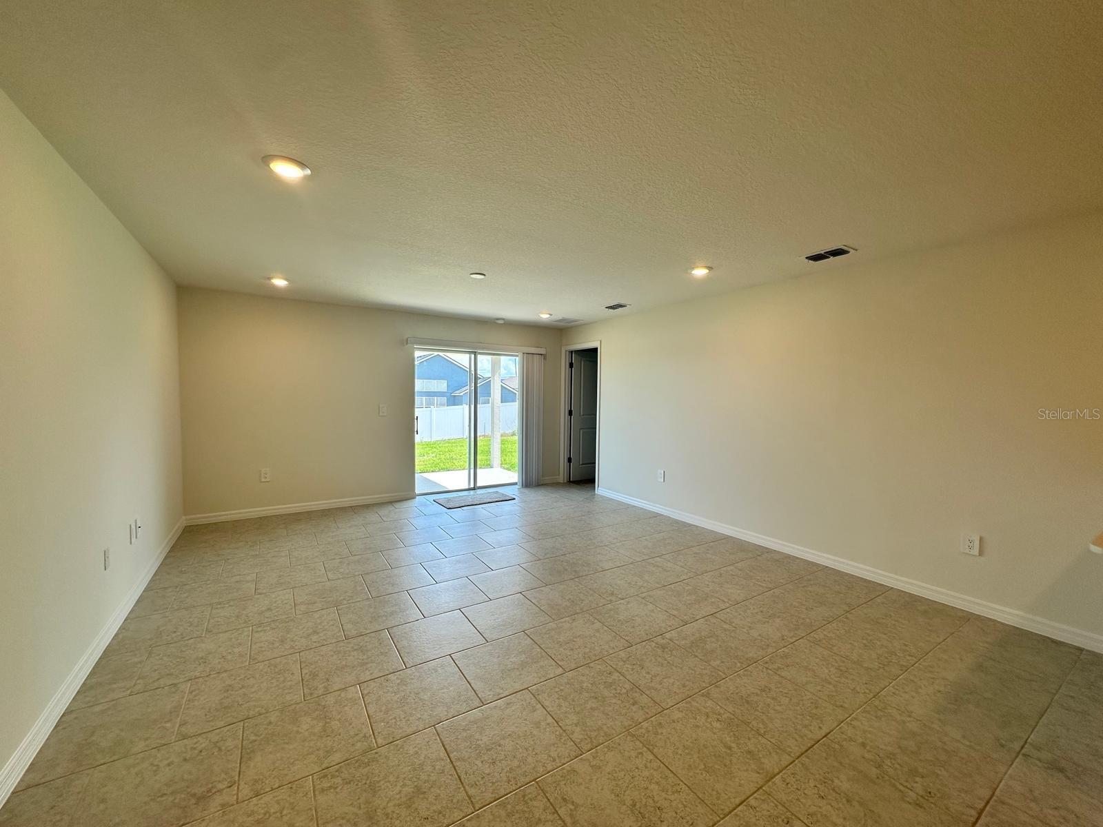 256 Spindlewood Blvd Property Photo 5