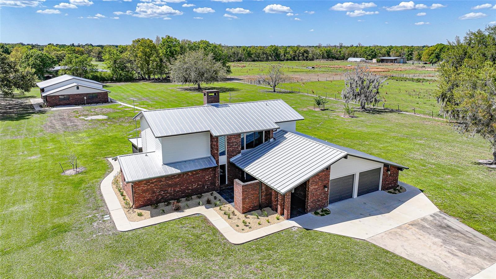3049 Sw County Road 769 Property Photo 1