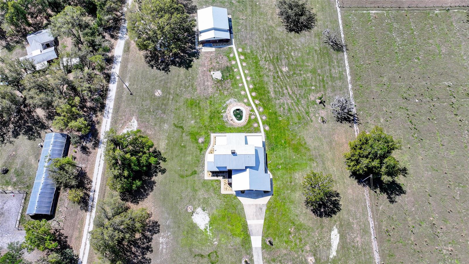 3049 Sw County Road 769 Property Photo 4