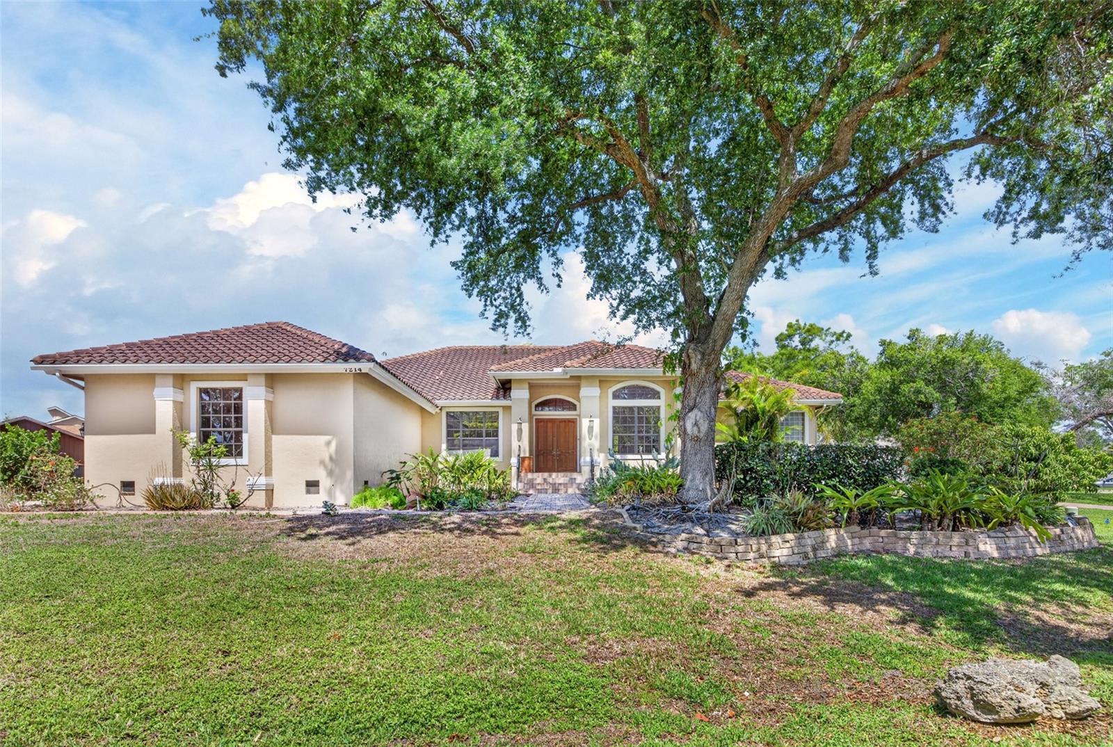 7214 Hendry Creek Dr Property Photo 1