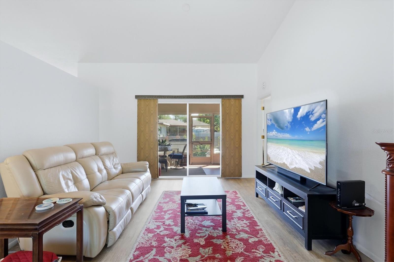 2084 Leisure St Property Photo 9