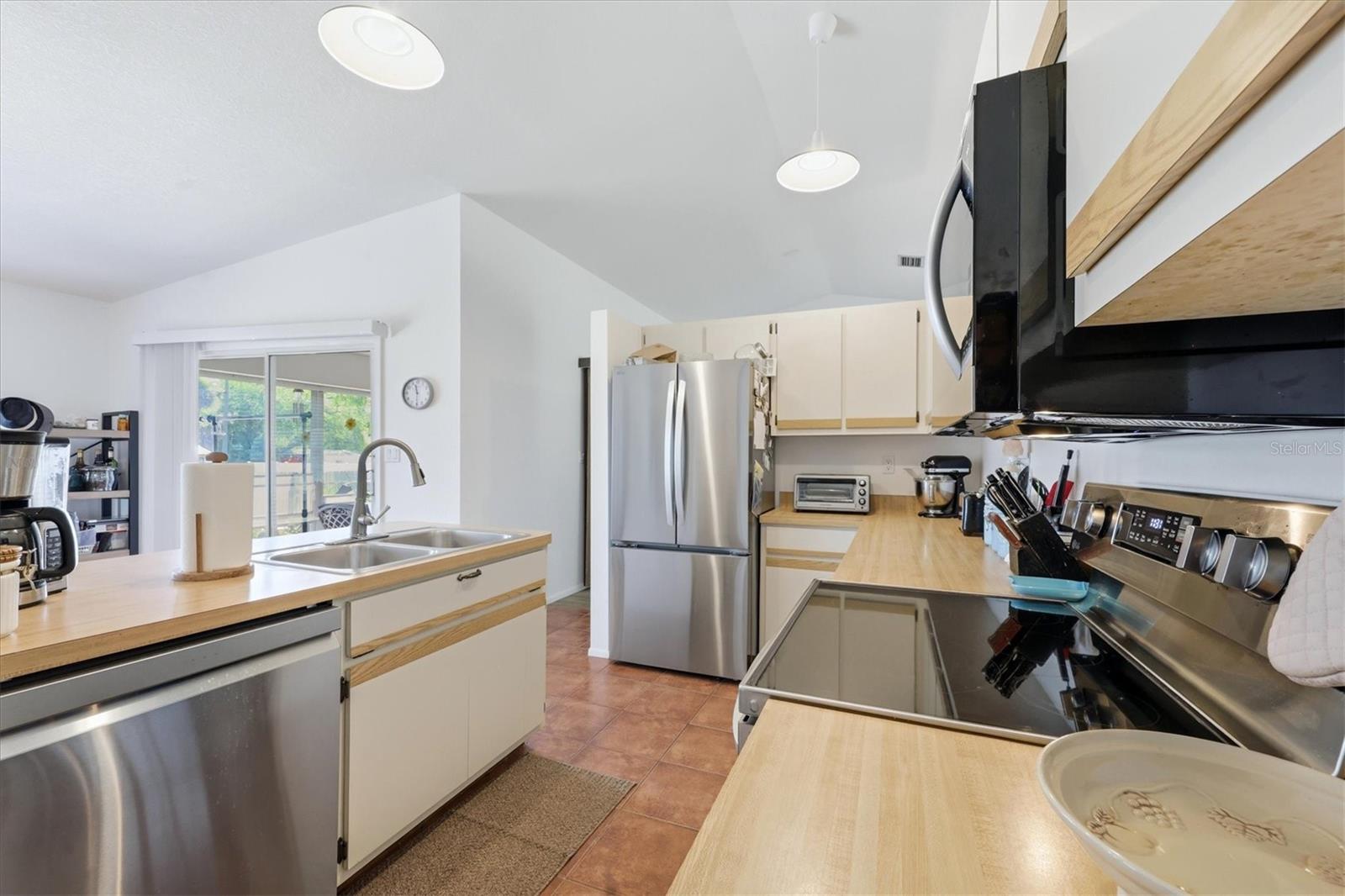 2084 Leisure St Property Photo 16
