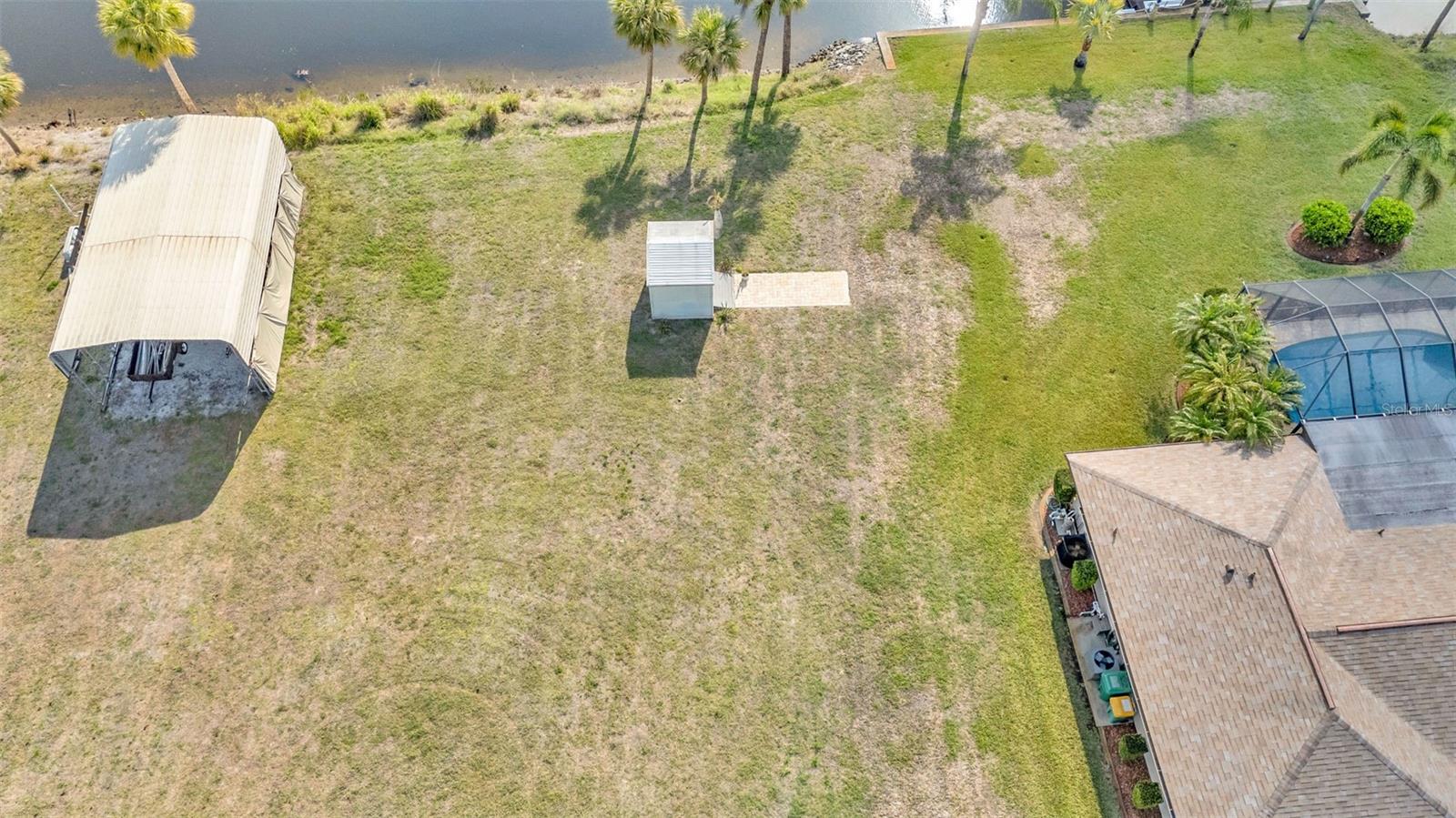2410 /2418 Como St Property Photo 3