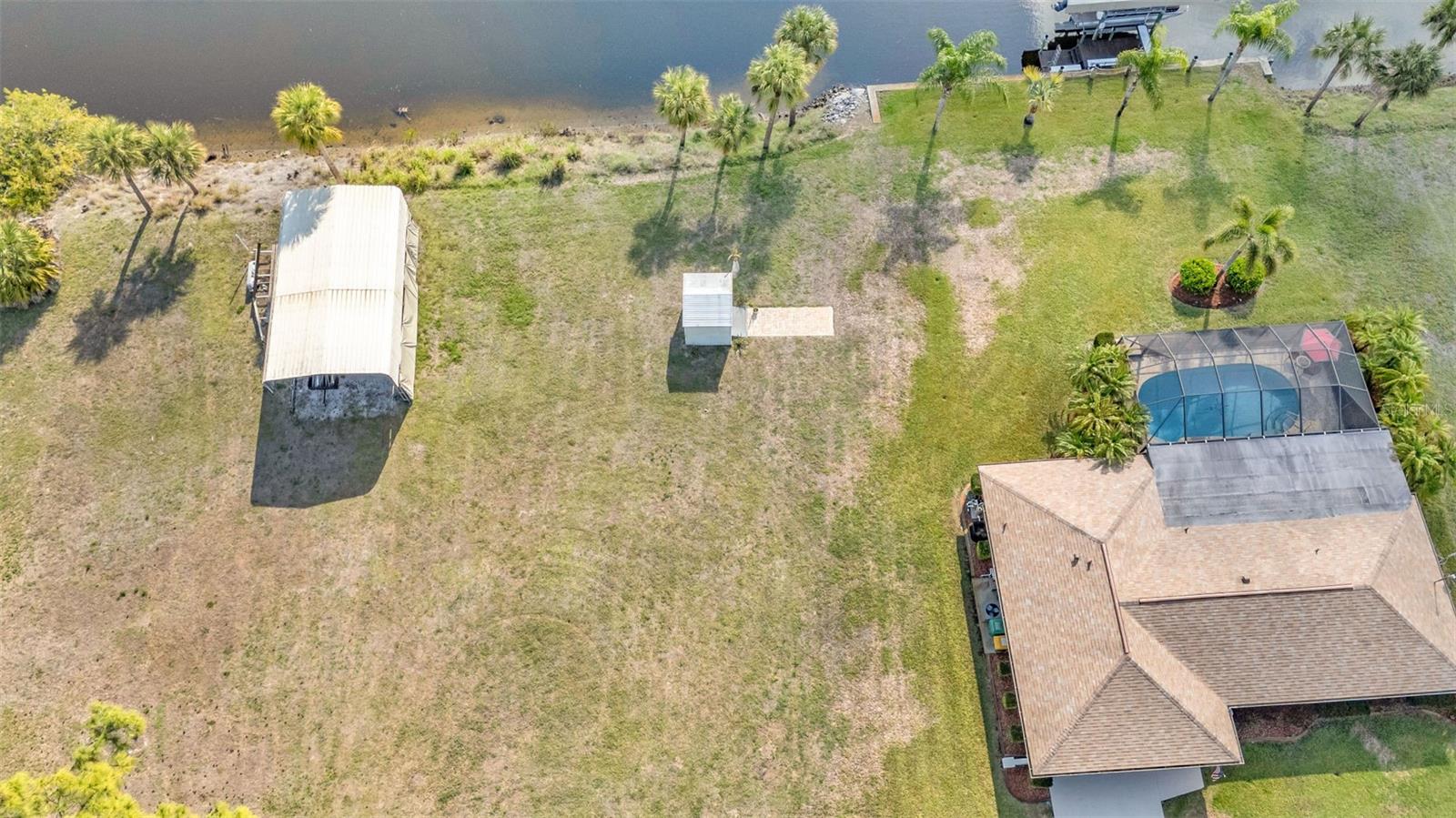 2410 /2418 Como St Property Photo 6