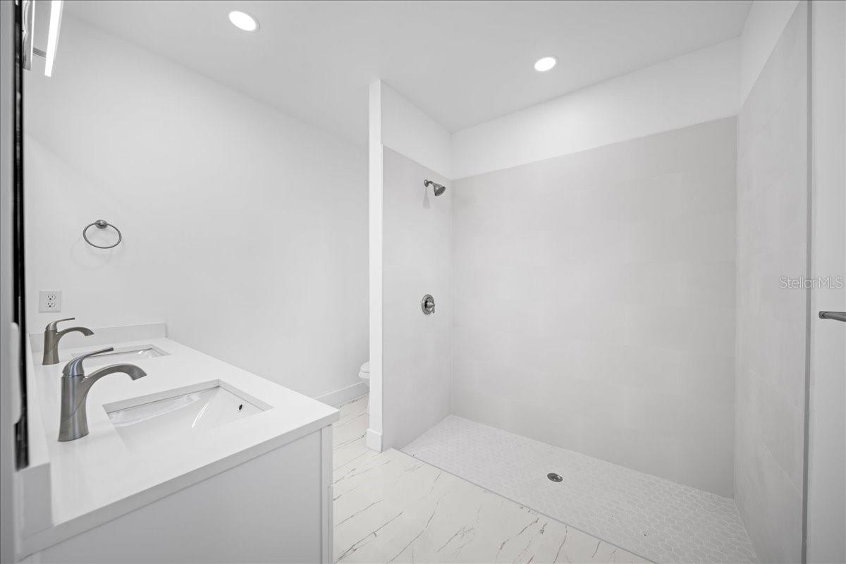 2914 67th St W Property Photo 14