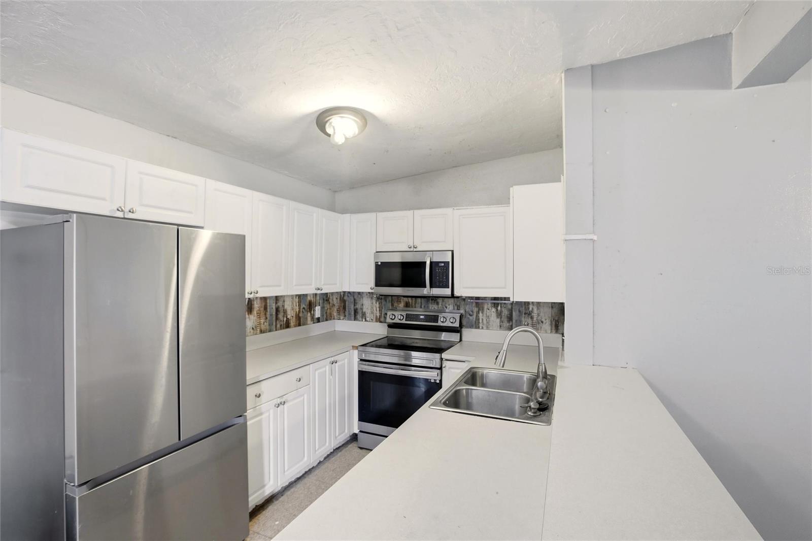 21585 Olean Blvd Property Photo 6