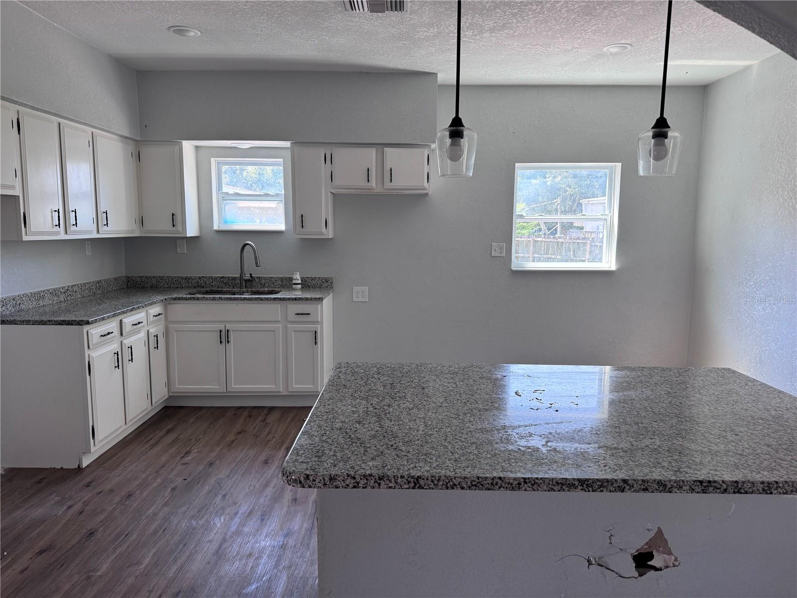1142 Sw Mildred St Property Photo 2