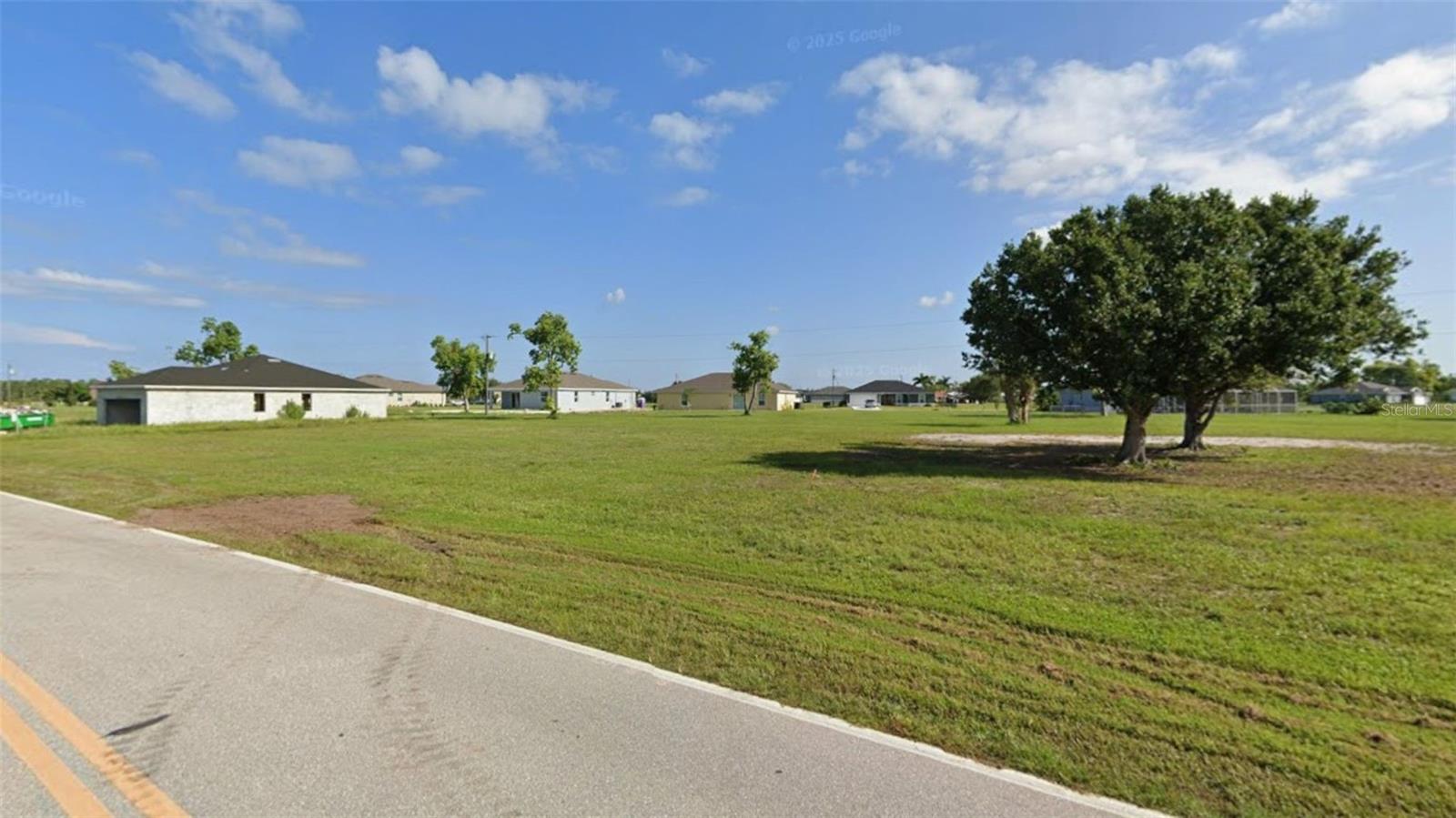 25142 Alcazar Dr Property Photo 2