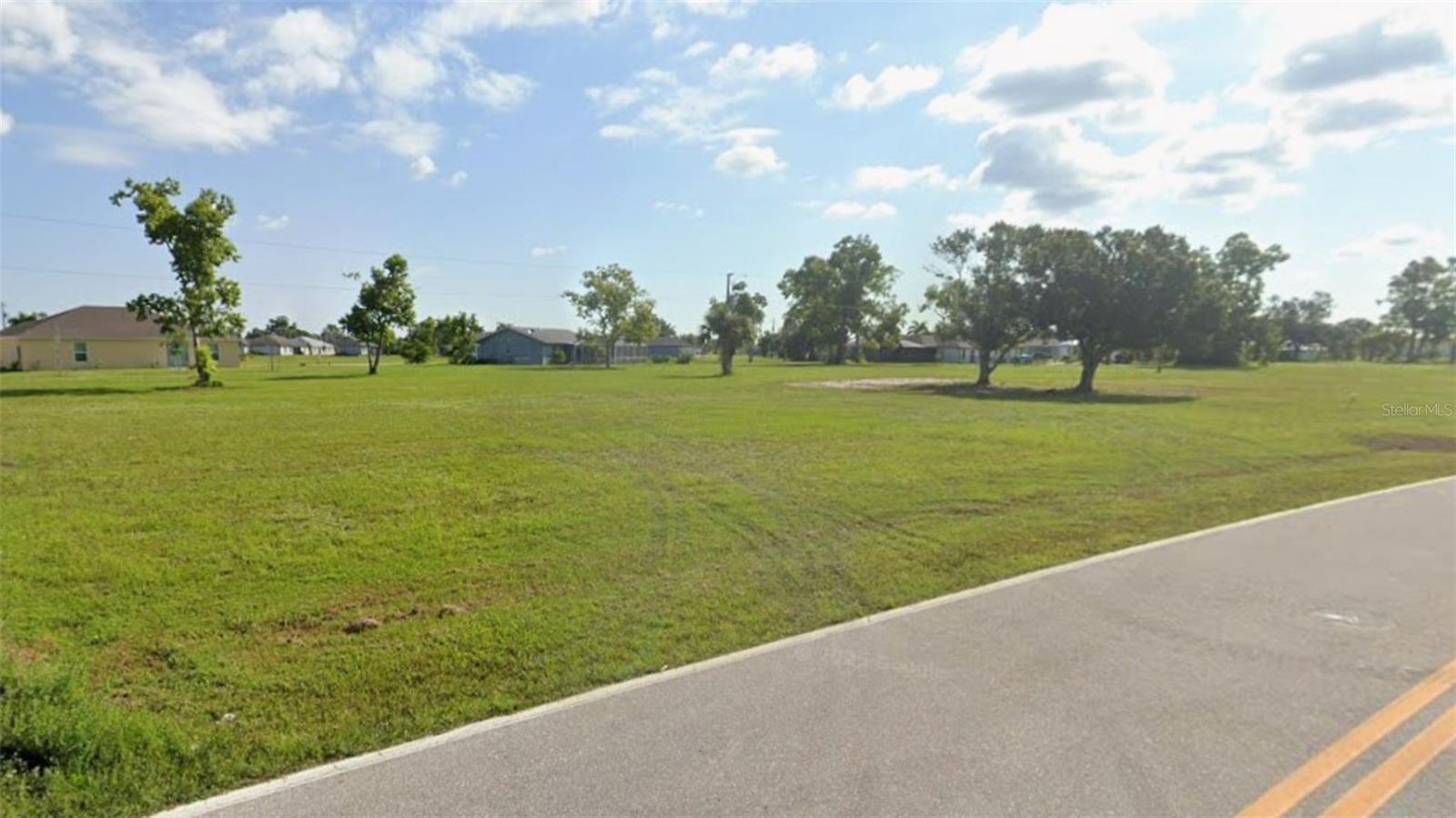25142 Alcazar Dr Property Photo 3