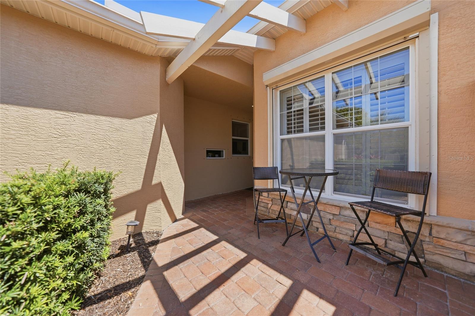 4691 Turnberry Cir Property Photo 6