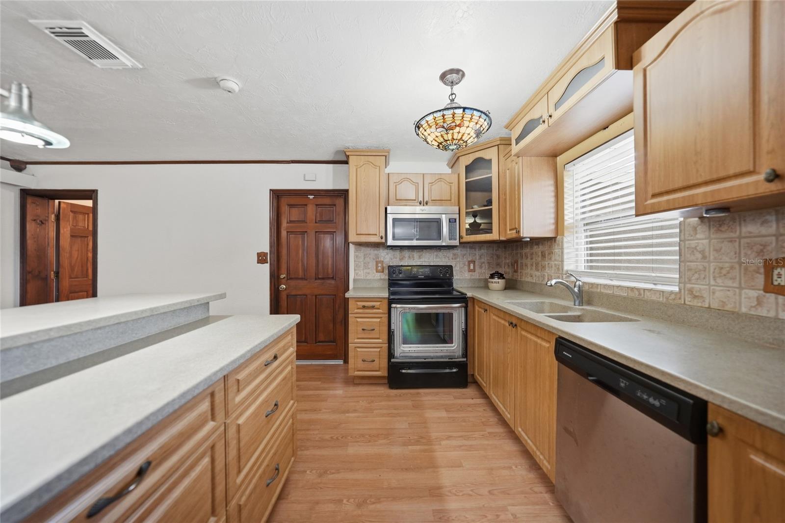 3250 Santa Barbara Dr Property Photo 5