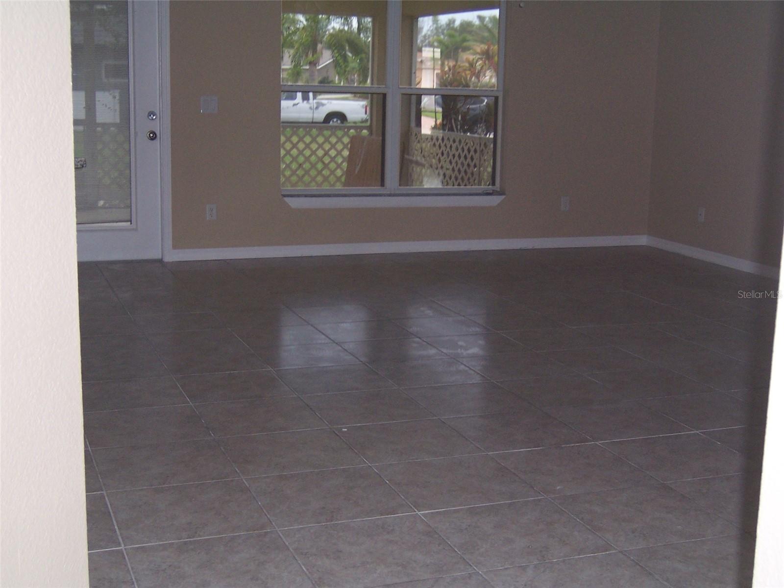 2317 Nuremberg Blvd Property Photo 3