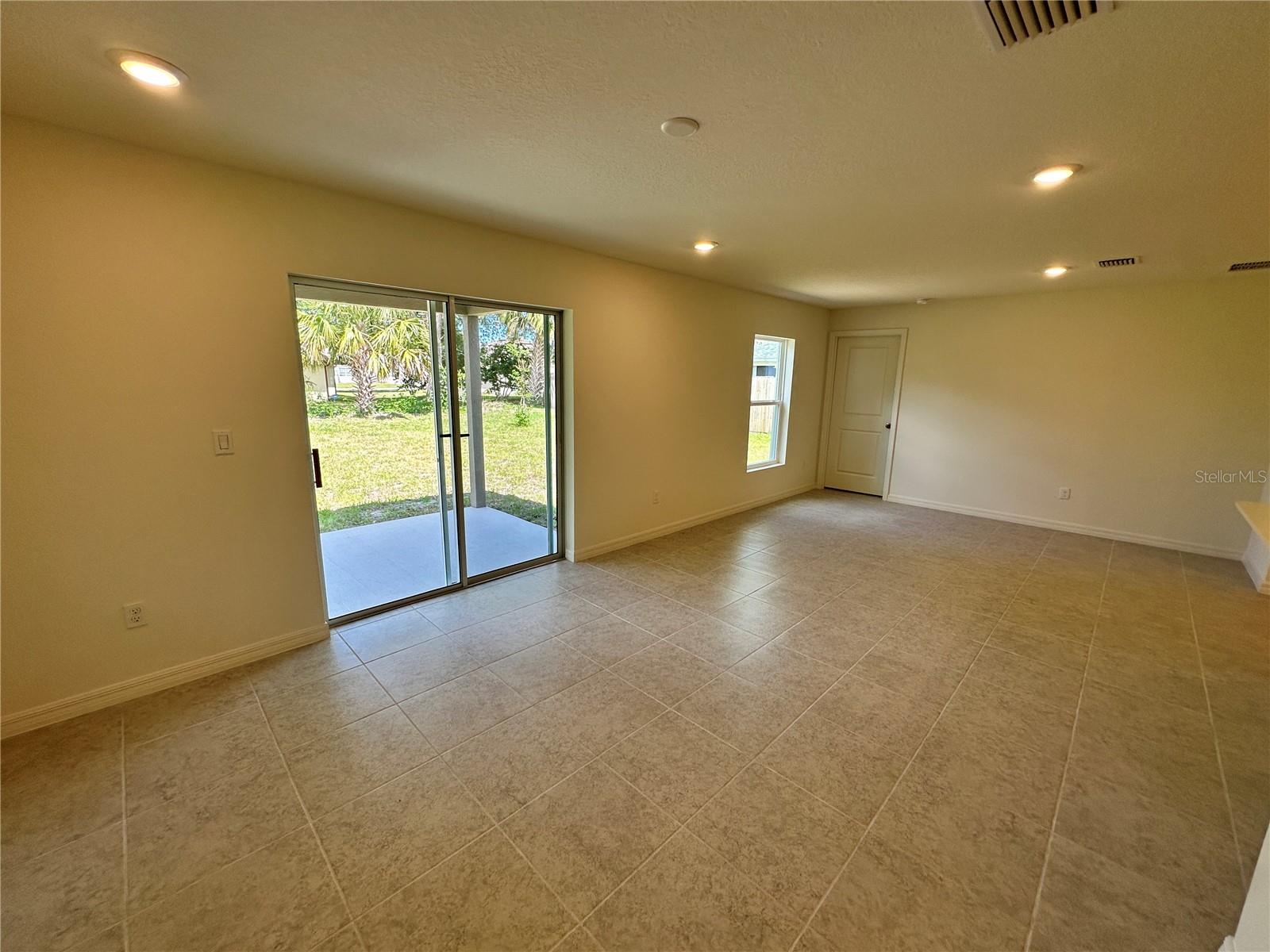 41 Round Tree Dr Property Photo 4