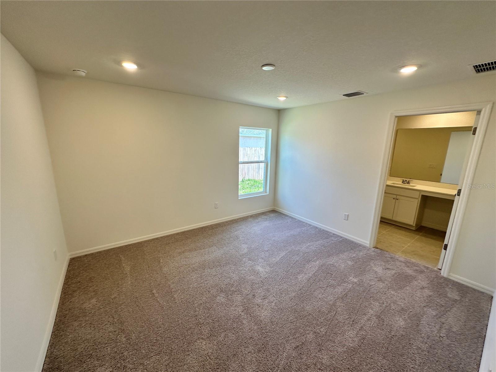41 Round Tree Dr Property Photo 8
