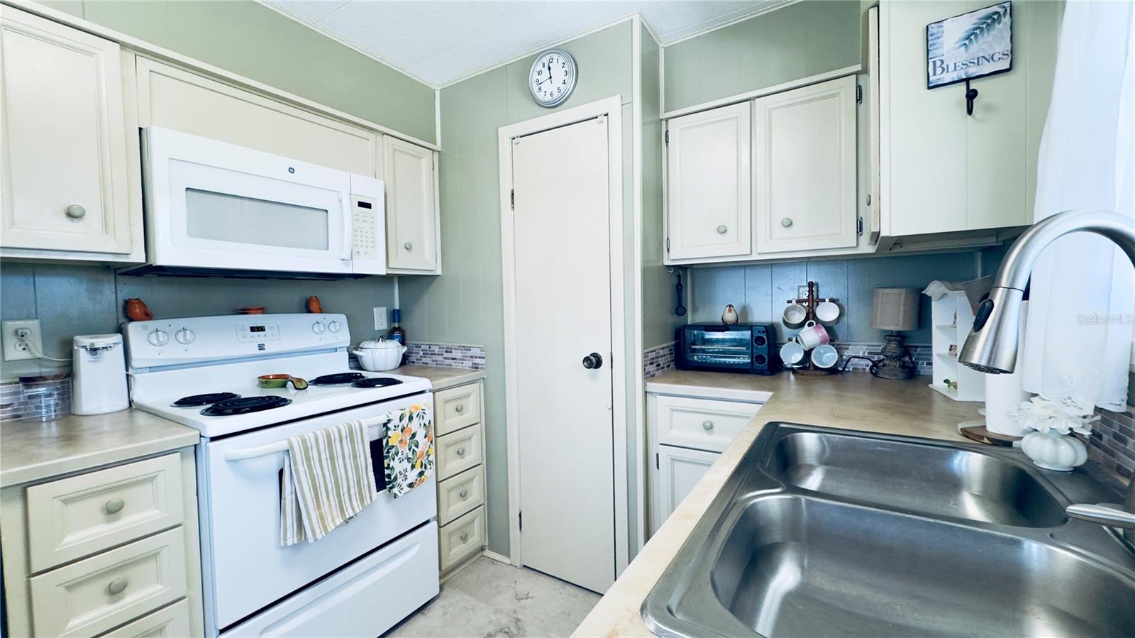 553 Fleetwood St Property Photo 15