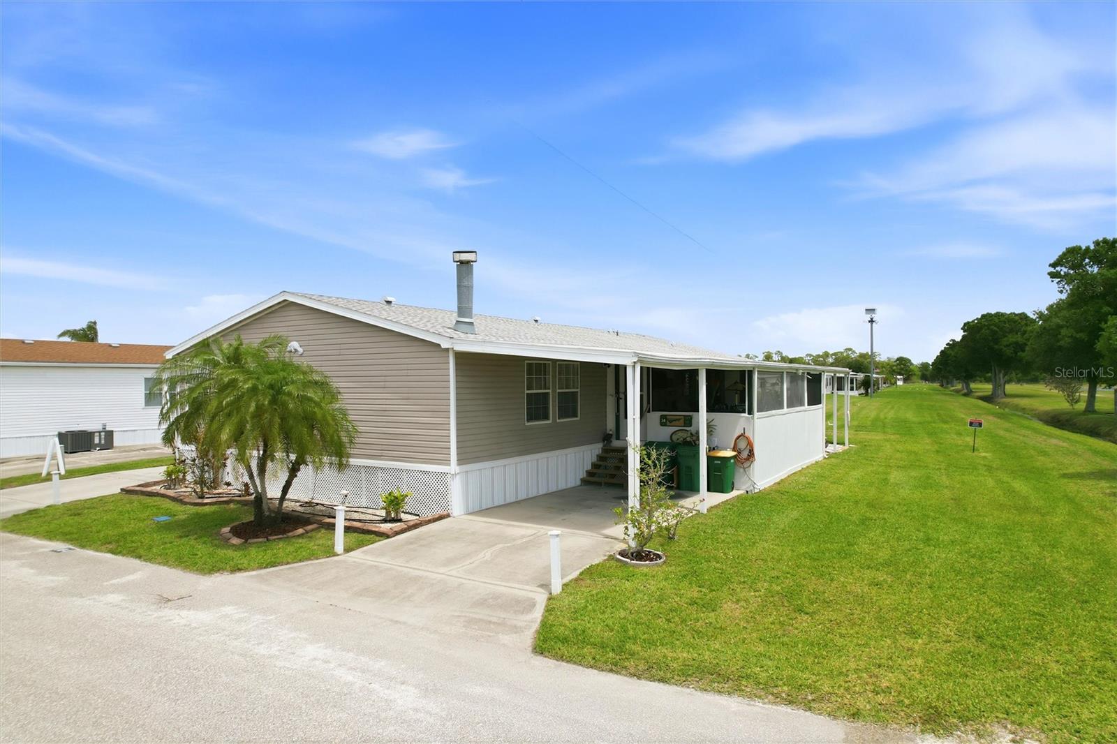 184 W Manatee Loop Property Photo 1