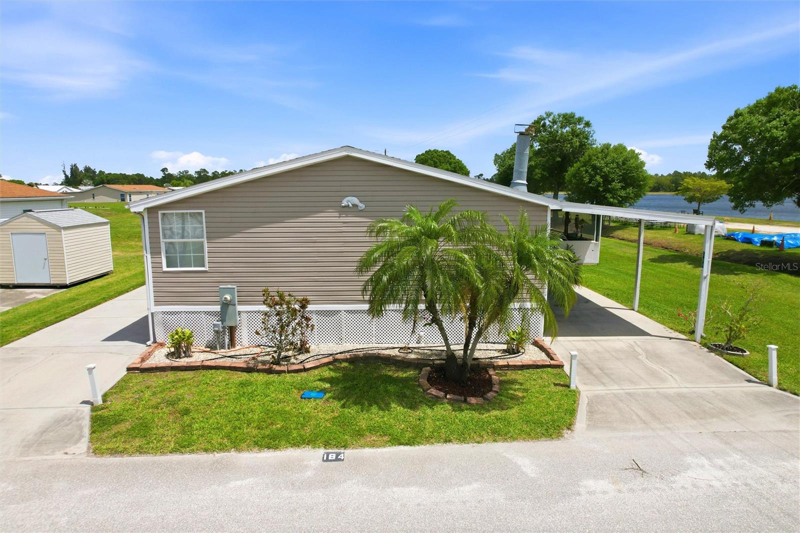 184 W Manatee Loop Property Photo 2