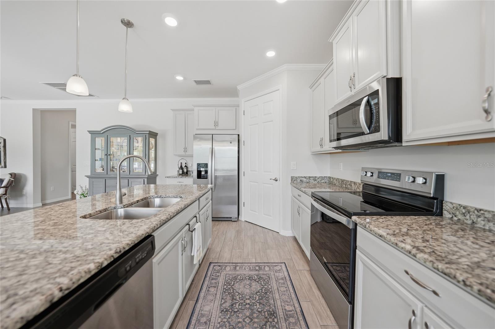 25091 Palisade Rd Property Photo 4