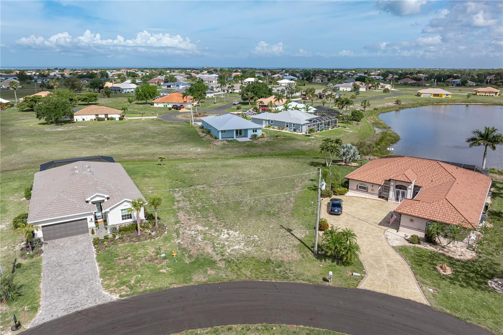 17528 Vellum Cir Property Photo 1