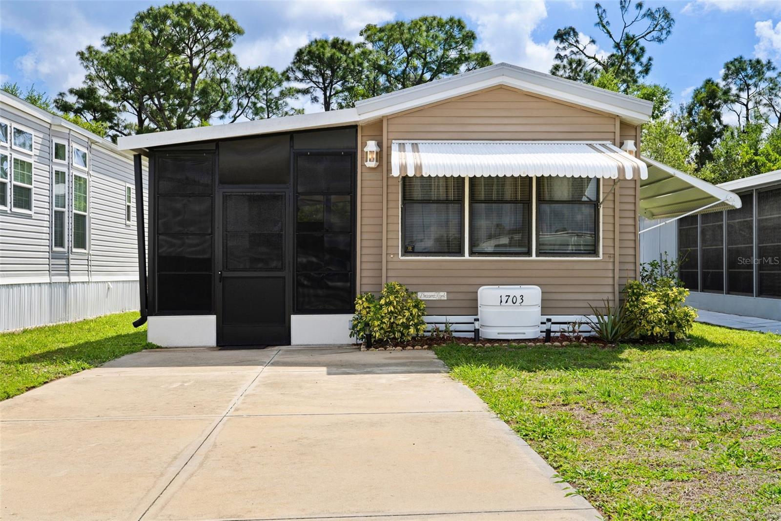 1703 E Manatee Loop Property Photo 1