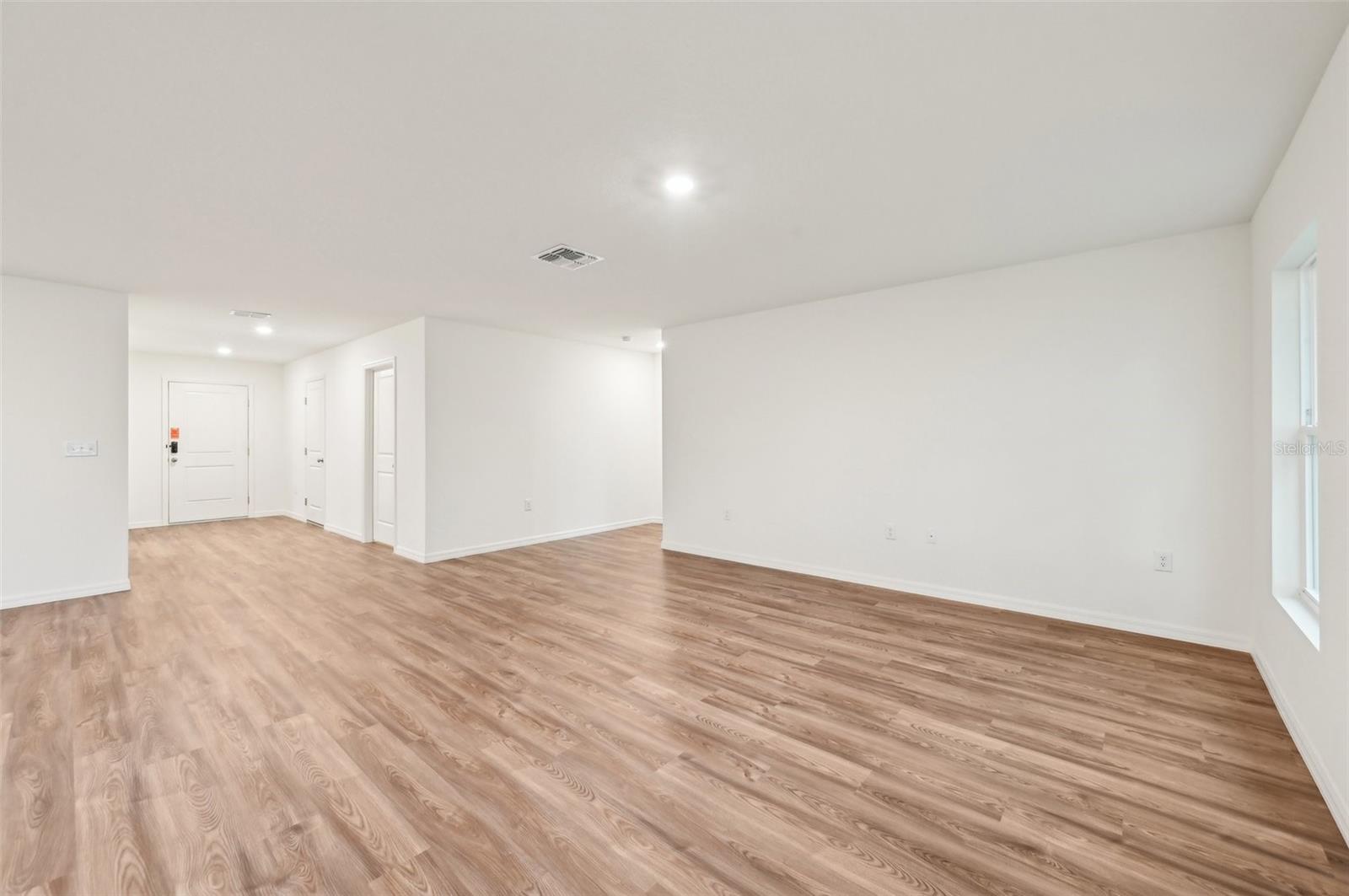 12 Hackberry Ct N Property Photo 8