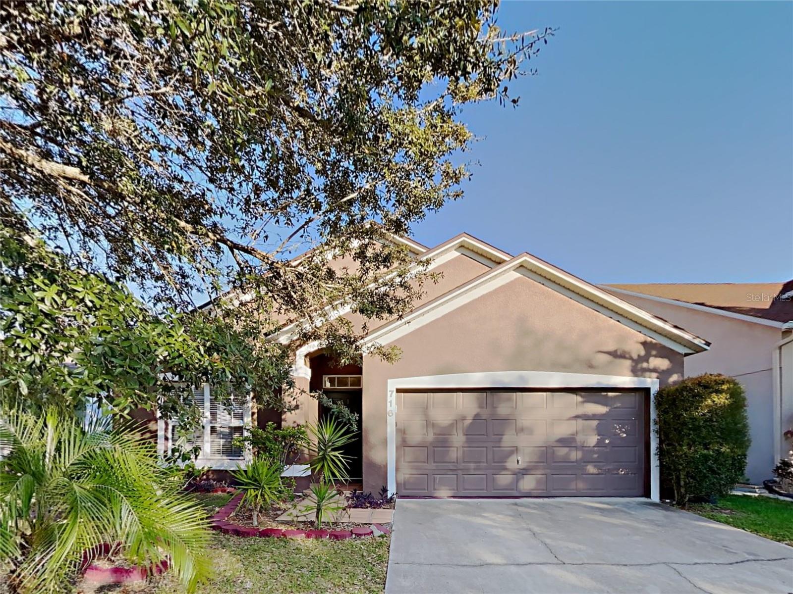 716 KNOLLWOOD DR