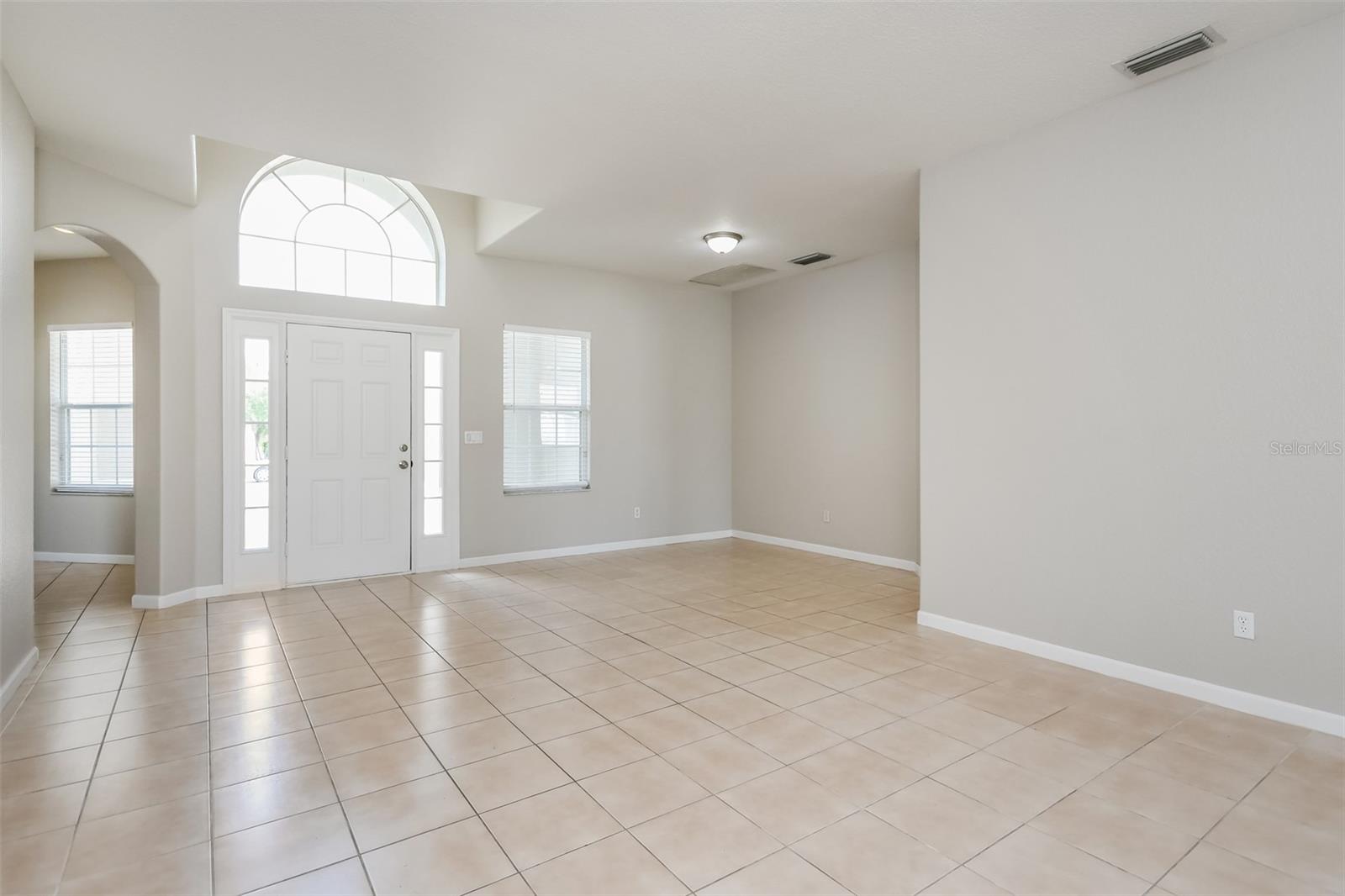 2925 Willow Creek Ln Property Photo 4
