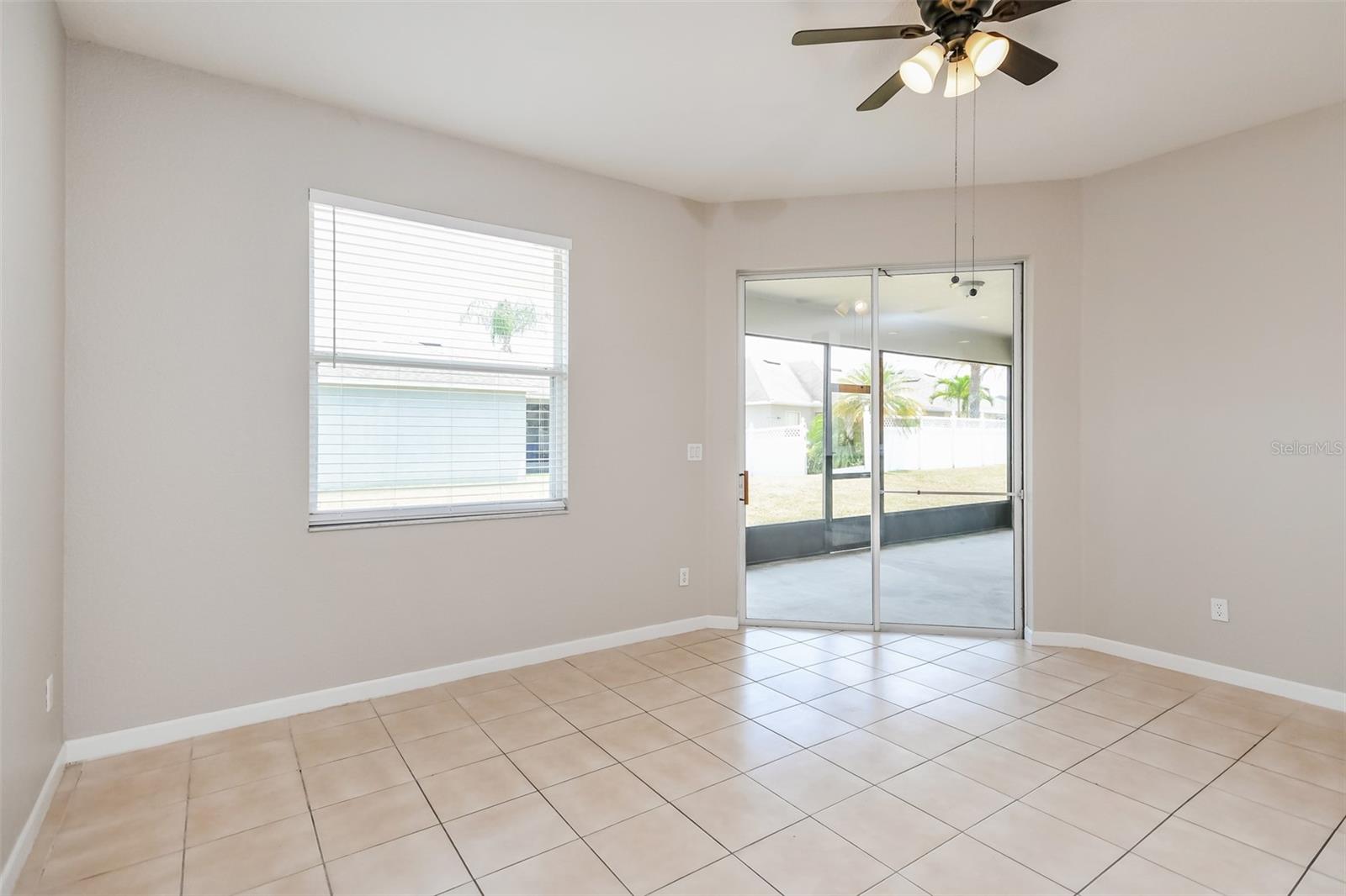 2925 Willow Creek Ln Property Photo 5