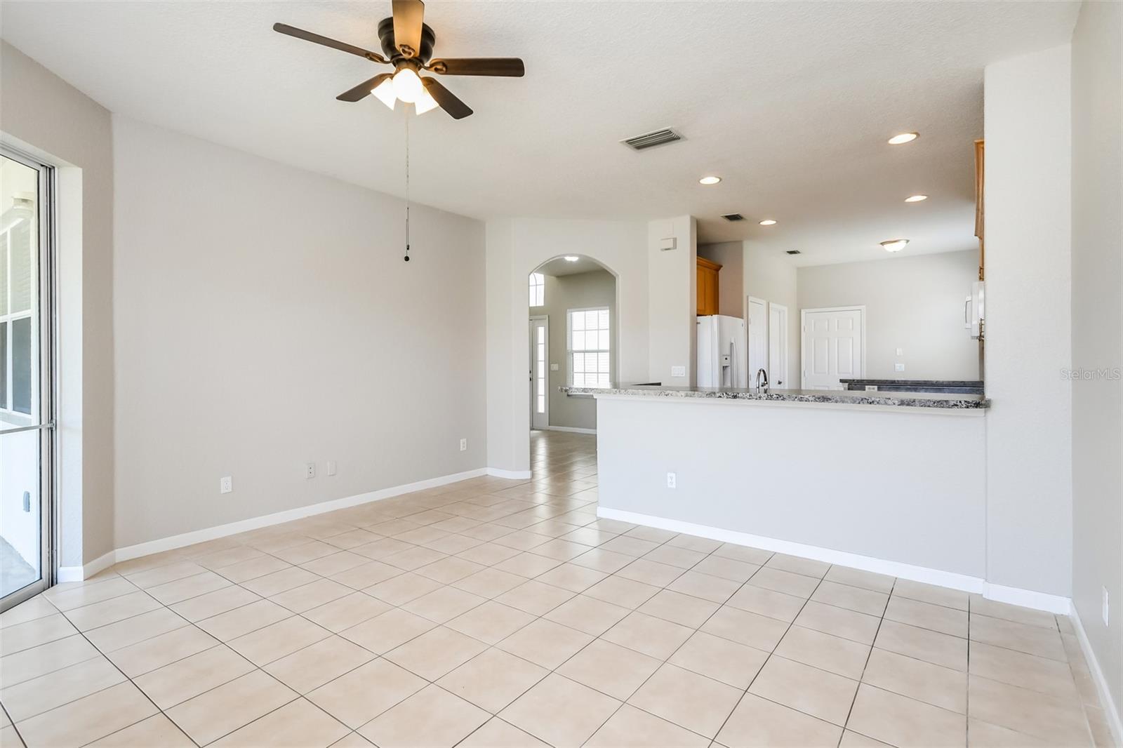 2925 Willow Creek Ln Property Photo 6