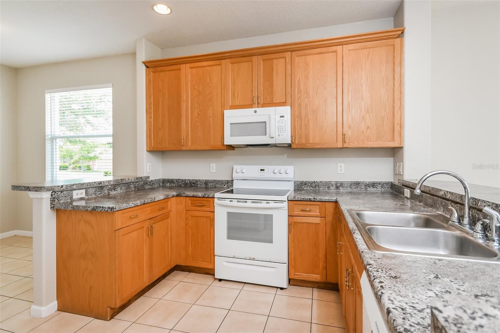2925 Willow Creek Ln Property Photo 7