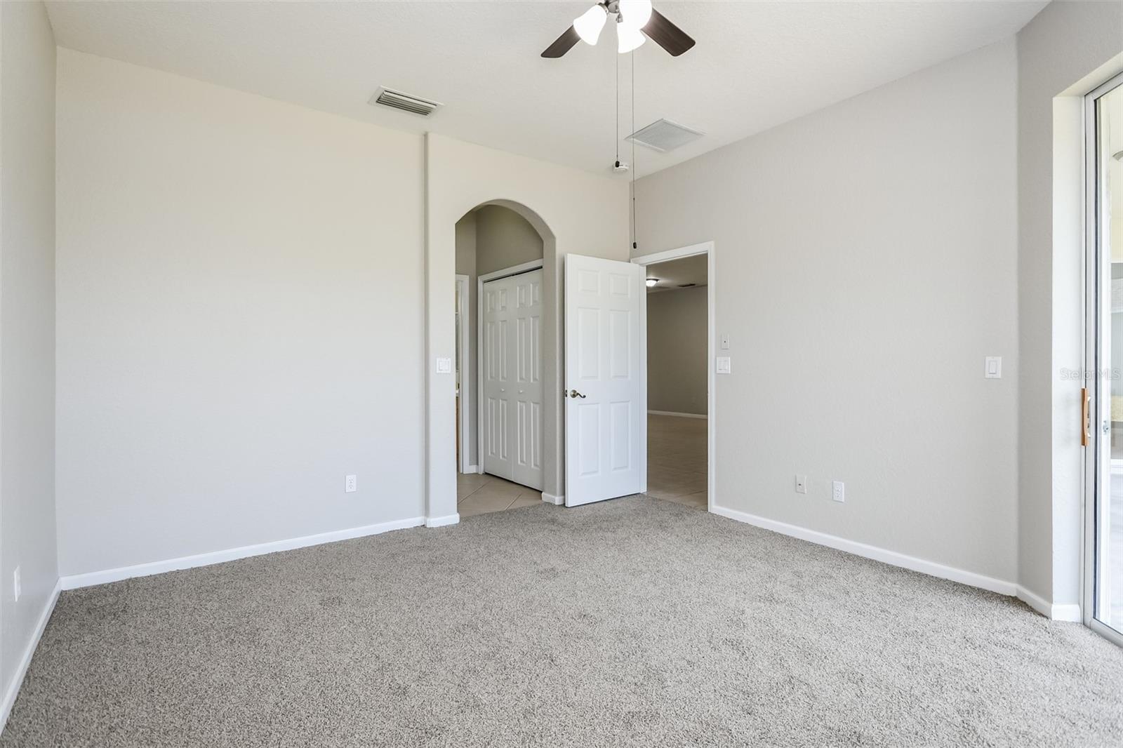 2925 Willow Creek Ln Property Photo 10