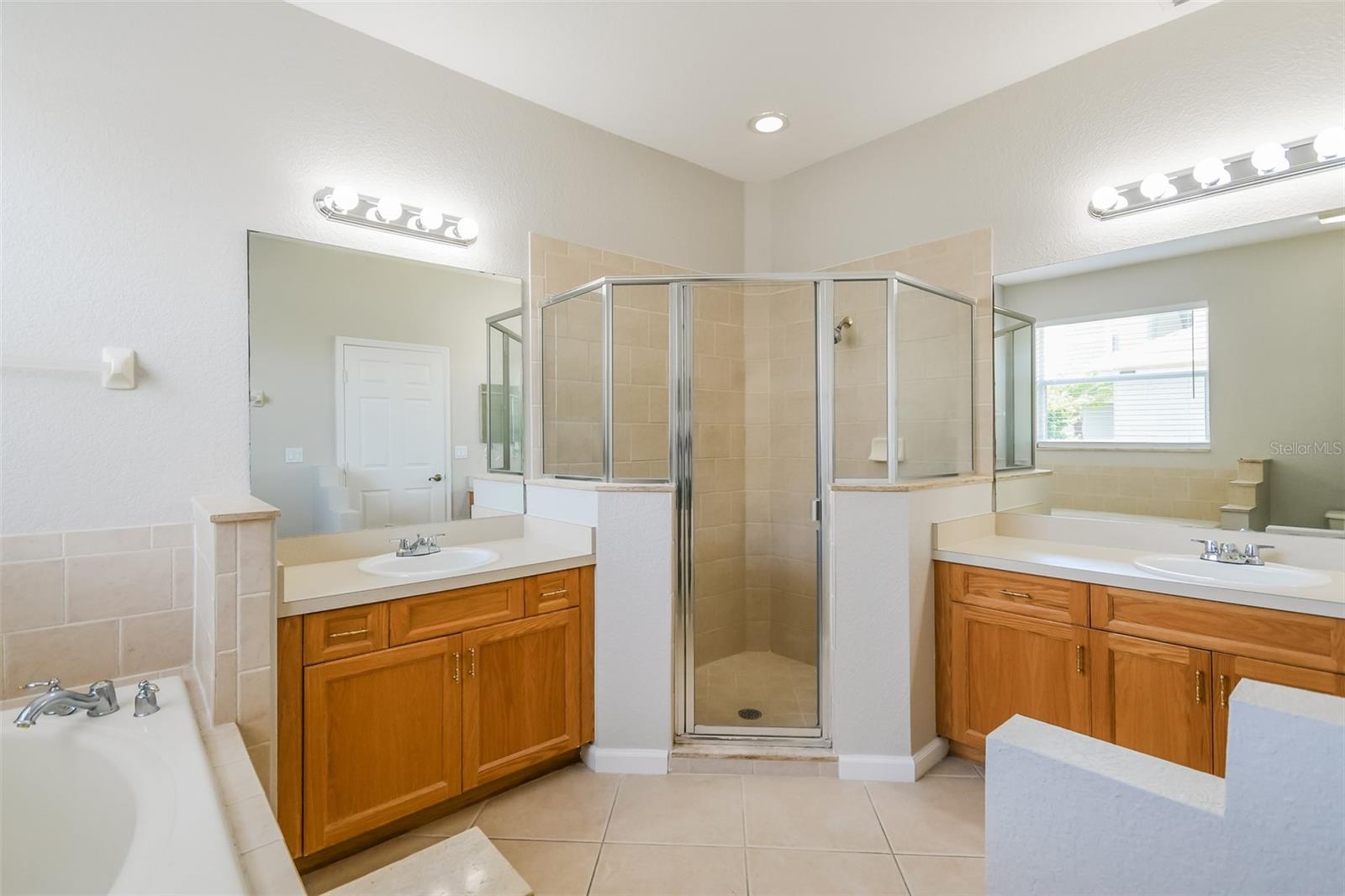 2925 Willow Creek Ln Property Photo 11