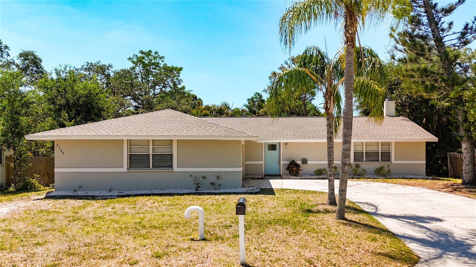 2144 Oak Ter Property Photo 1