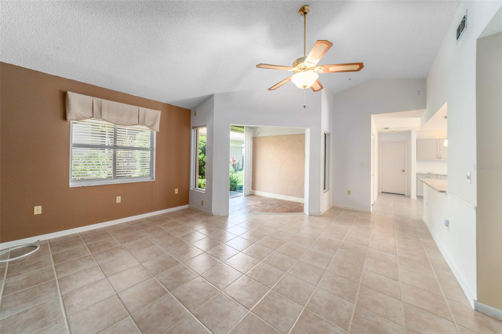 3162 E Village Dr Property Photo 16