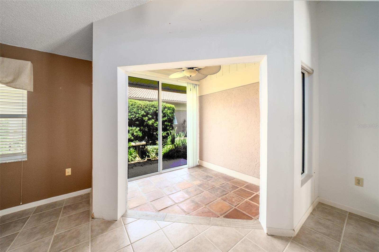 3162 E Village Dr Property Photo 18