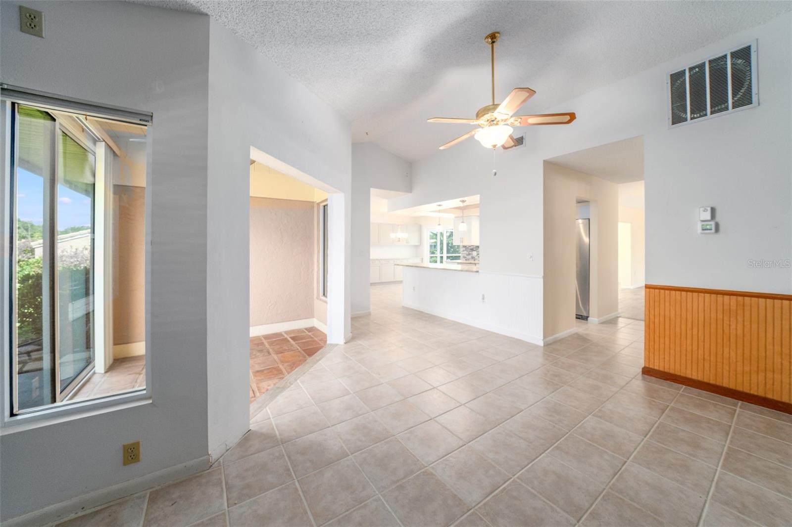 3162 E Village Dr Property Photo 19