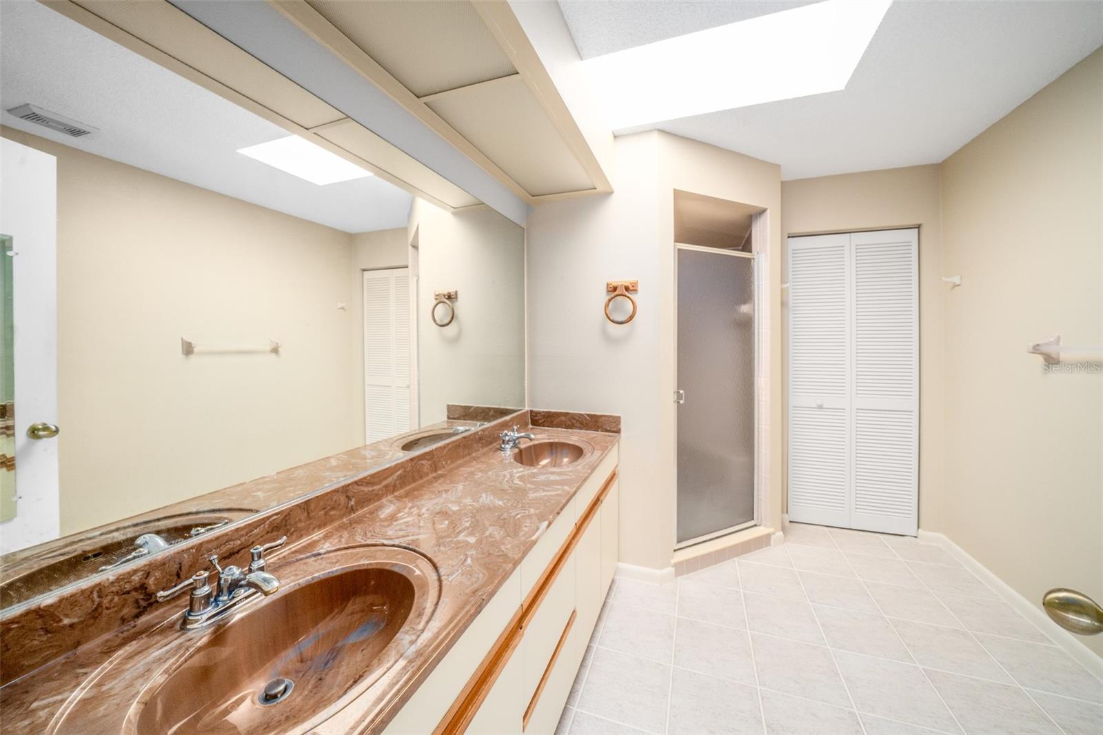 3162 E Village Dr Property Photo 22