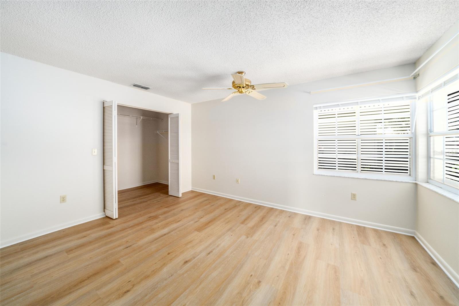 3162 E Village Dr Property Photo 25