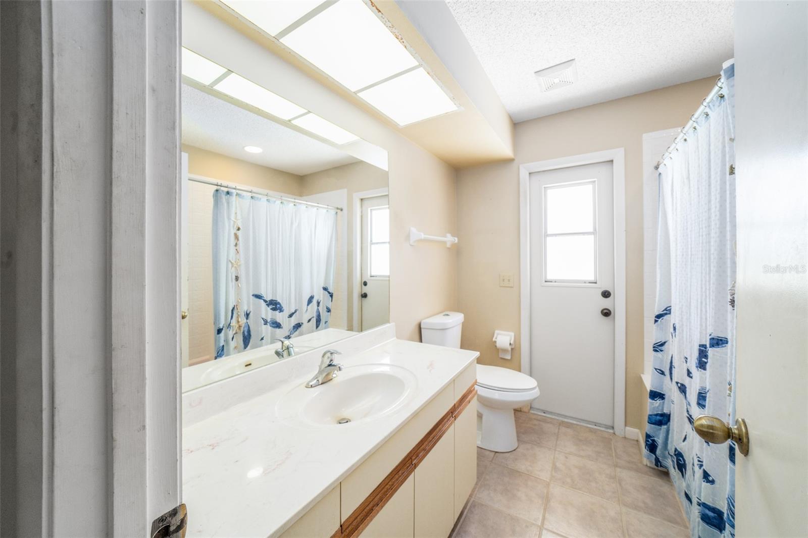 3162 E Village Dr Property Photo 26