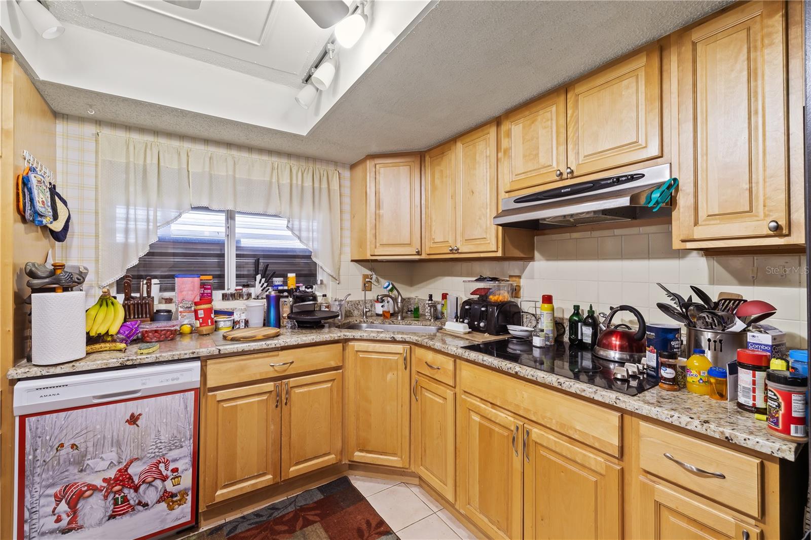 22158 Riverhead Ave Property Photo 8