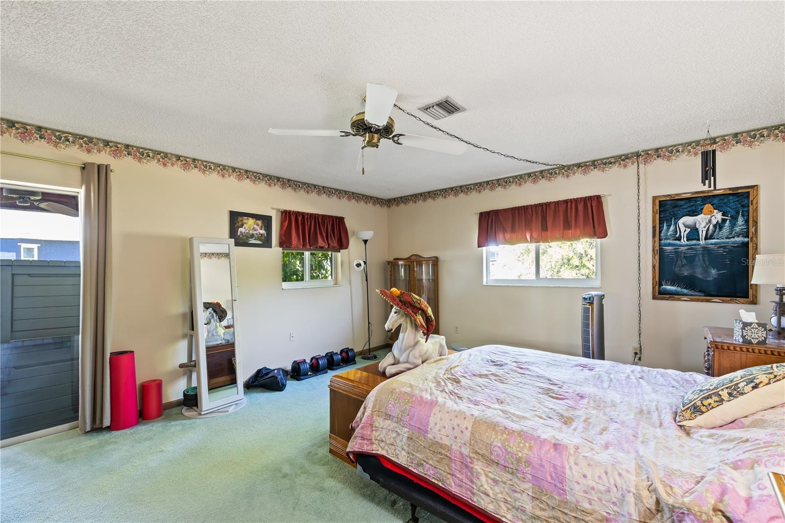 22158 Riverhead Ave Property Photo 9