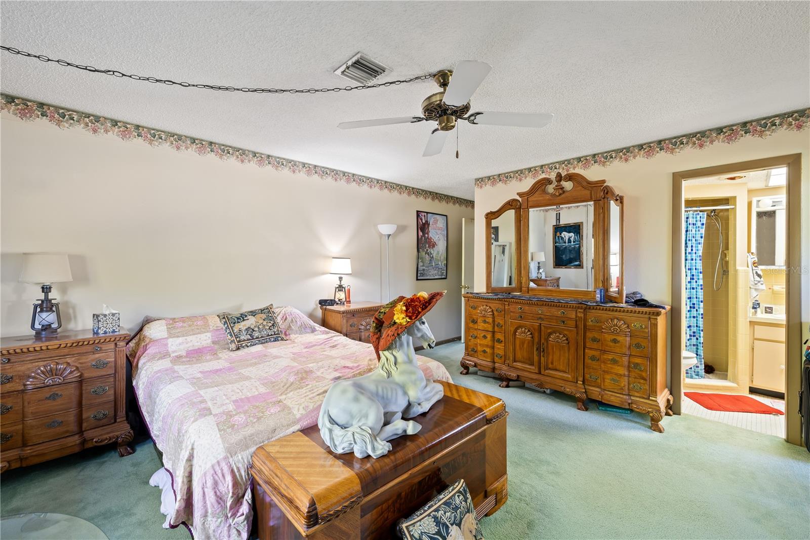 22158 Riverhead Ave Property Photo 10