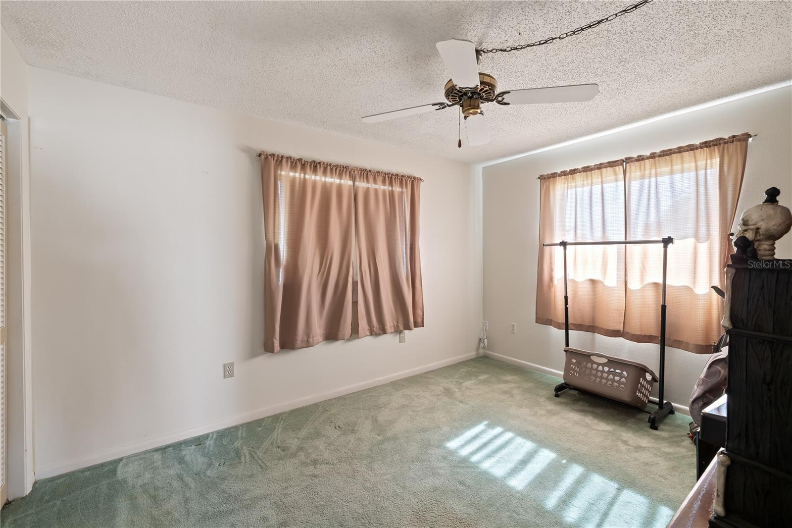 22158 Riverhead Ave Property Photo 12
