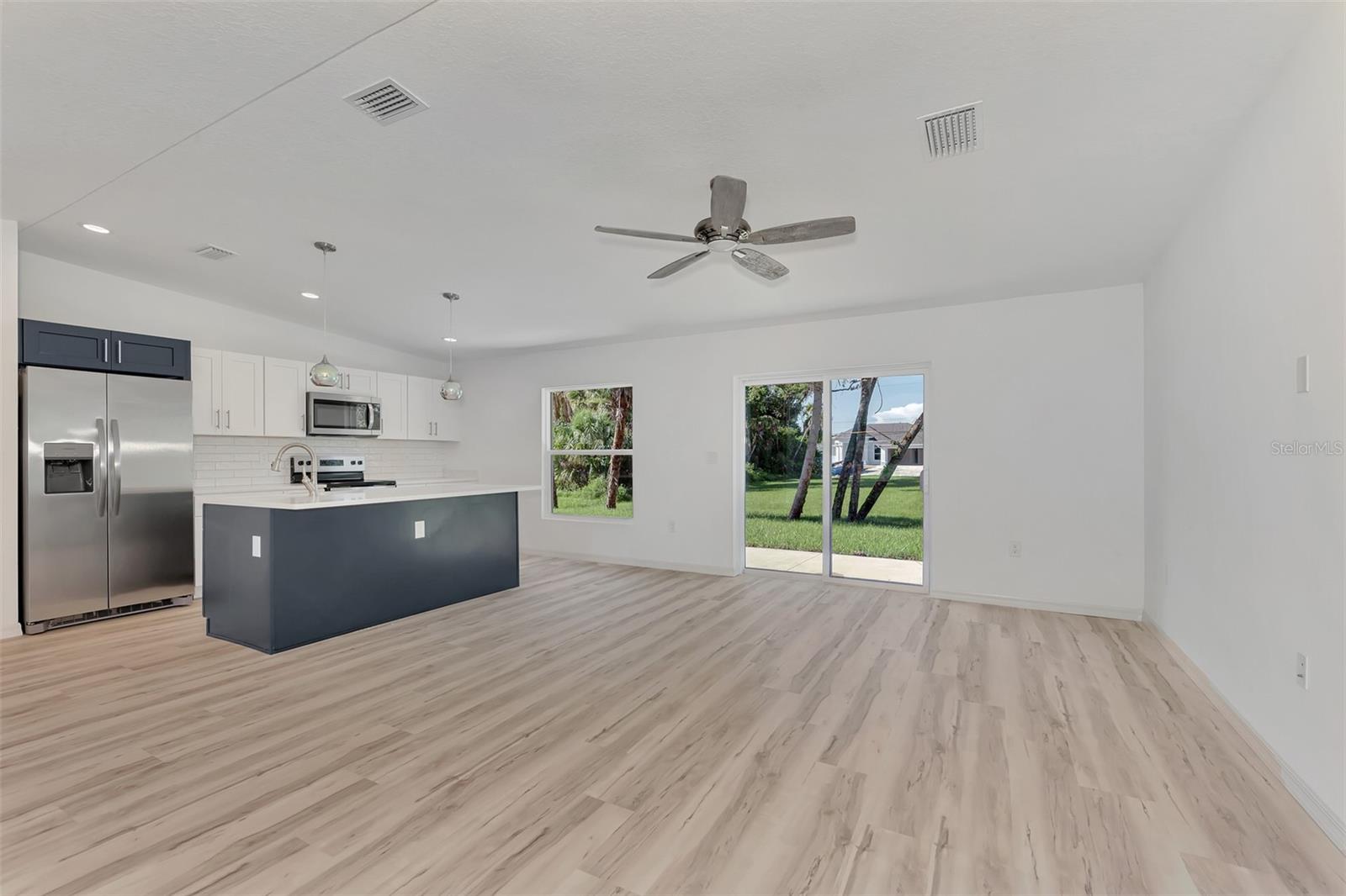 3383 Dryden St Property Photo 4