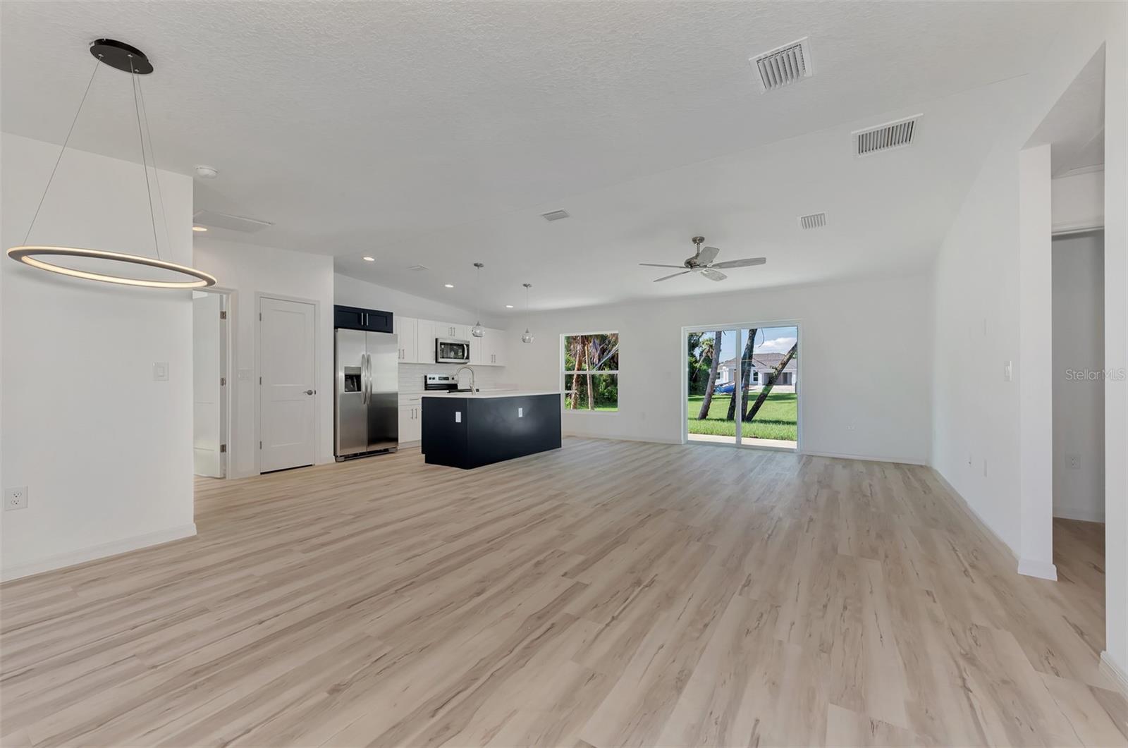 3383 Dryden St Property Photo 5