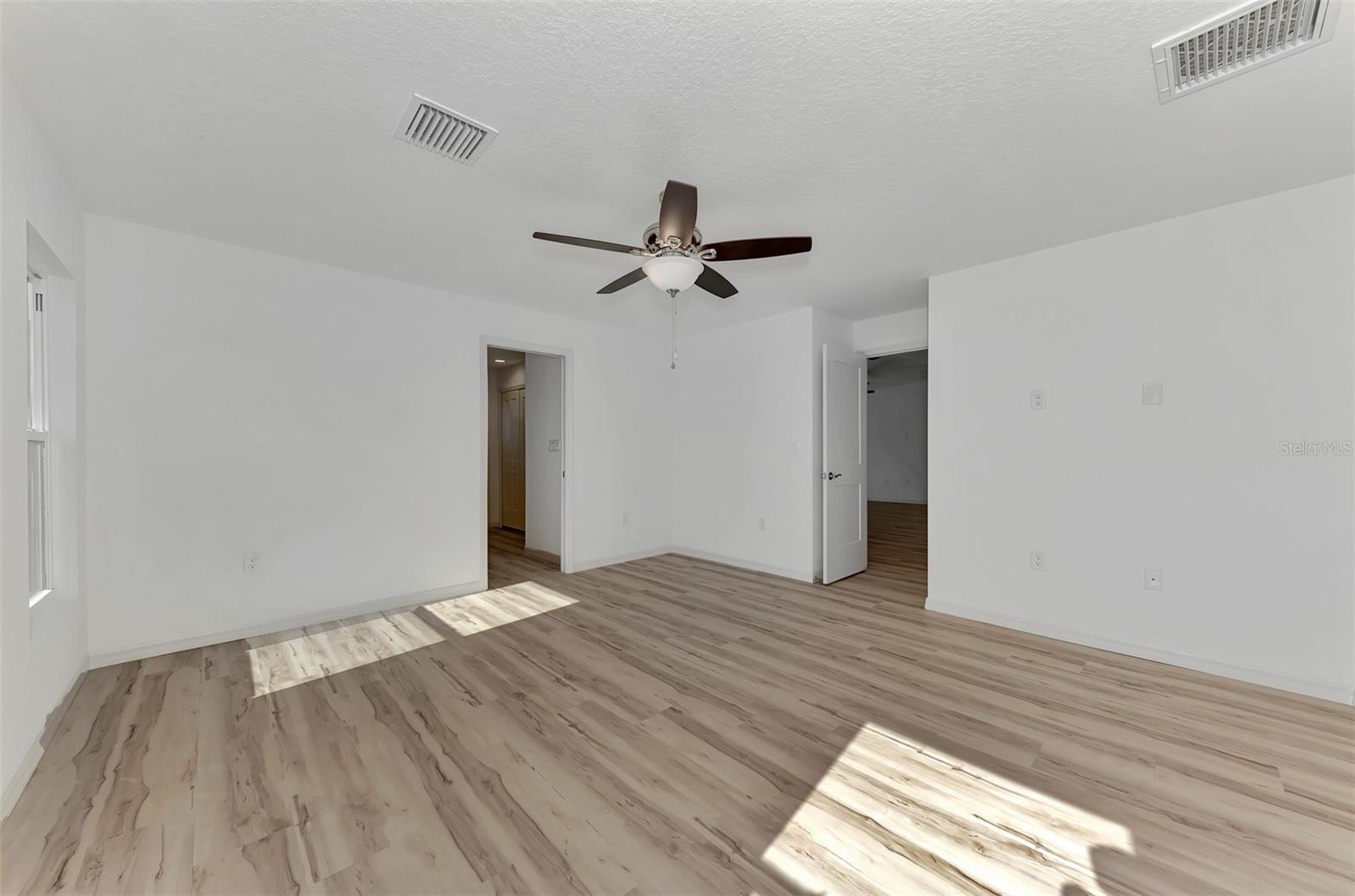 3383 Dryden St Property Photo 10