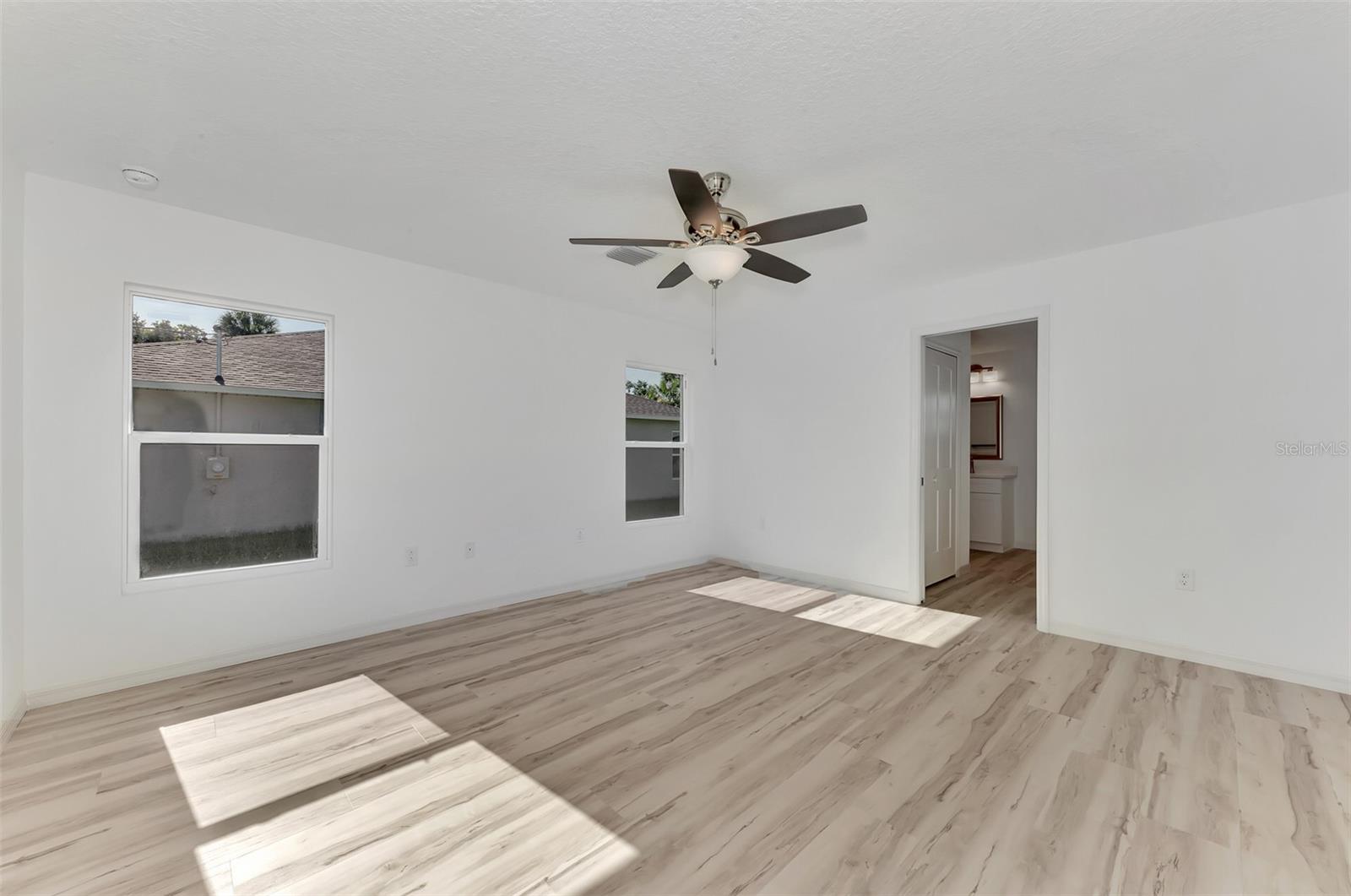 3383 Dryden St Property Photo 11