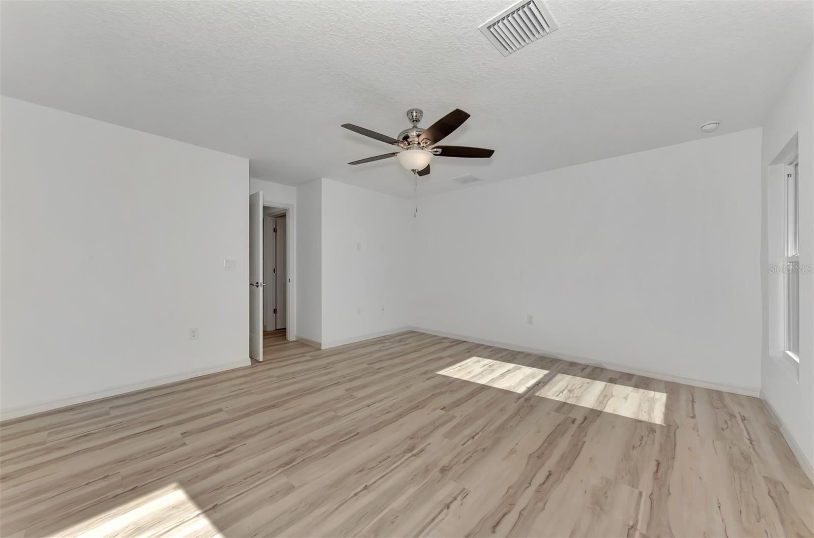3383 Dryden St Property Photo 15