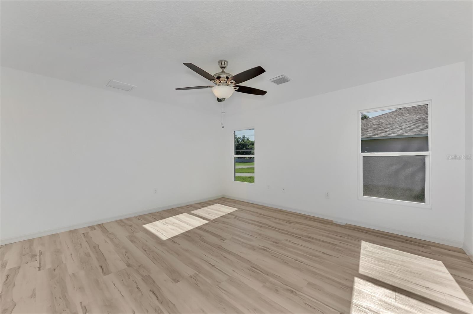 3383 Dryden St Property Photo 18
