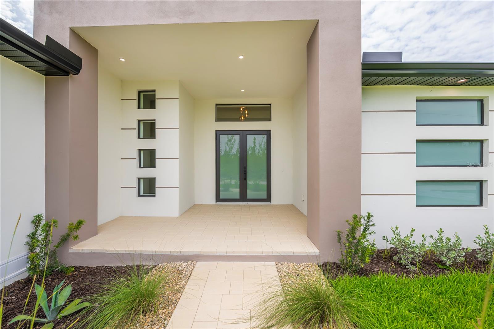16692 Liggett Cir Property Photo 2